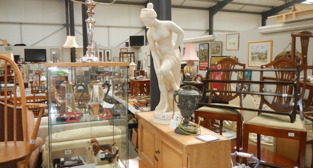 Auction Room 2 - Antiques & Collectors