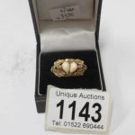 A 14ct gold buck teeth hunting ring